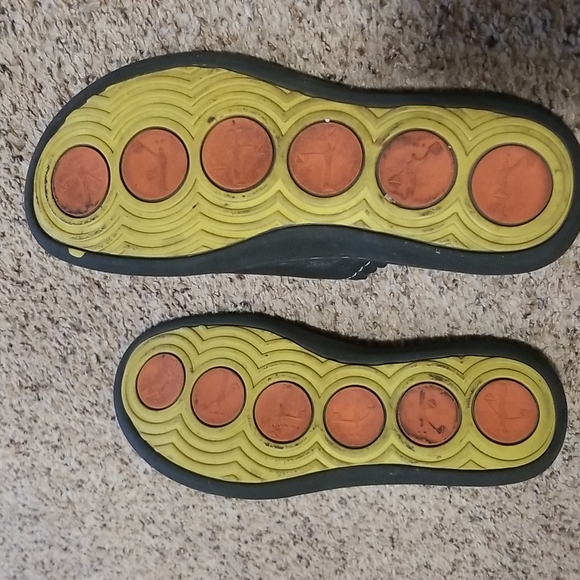 Simple Women's Slides - Picture 2 of 4